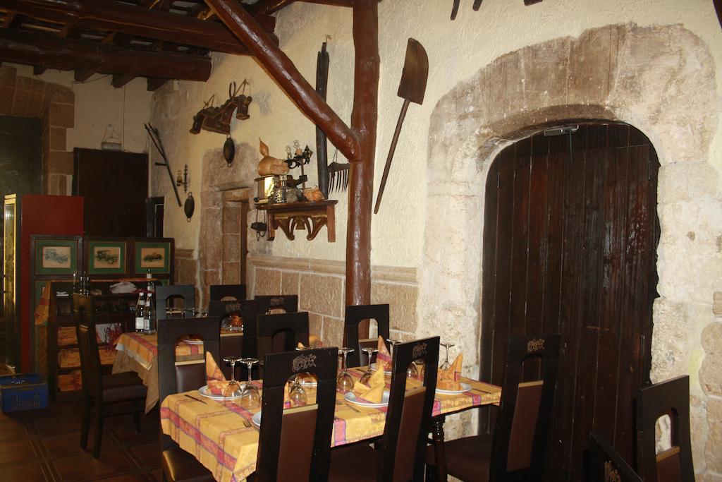 Hostal Restaurante La Diligencia Cunit Exteriör bild
