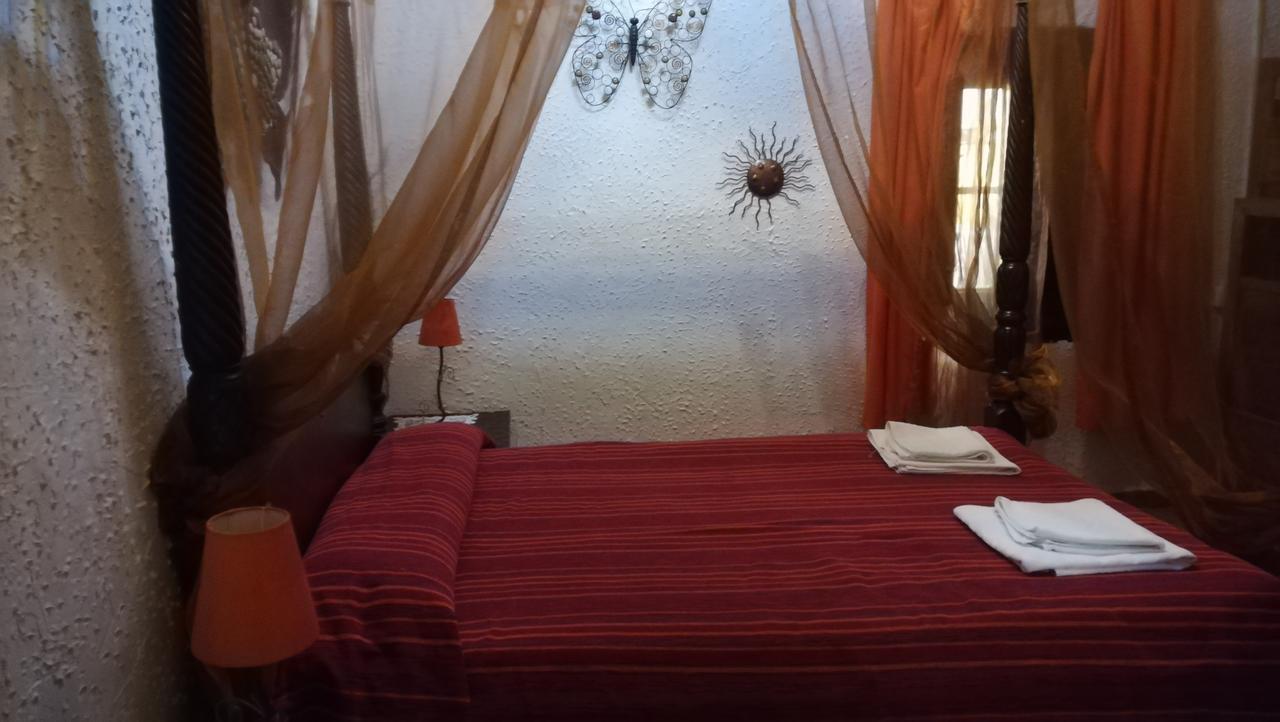 Hostal Restaurante La Diligencia Cunit Exteriör bild