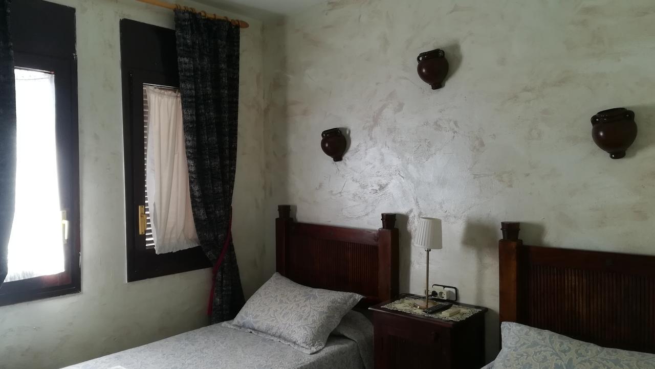 Hostal Restaurante La Diligencia Cunit Exteriör bild