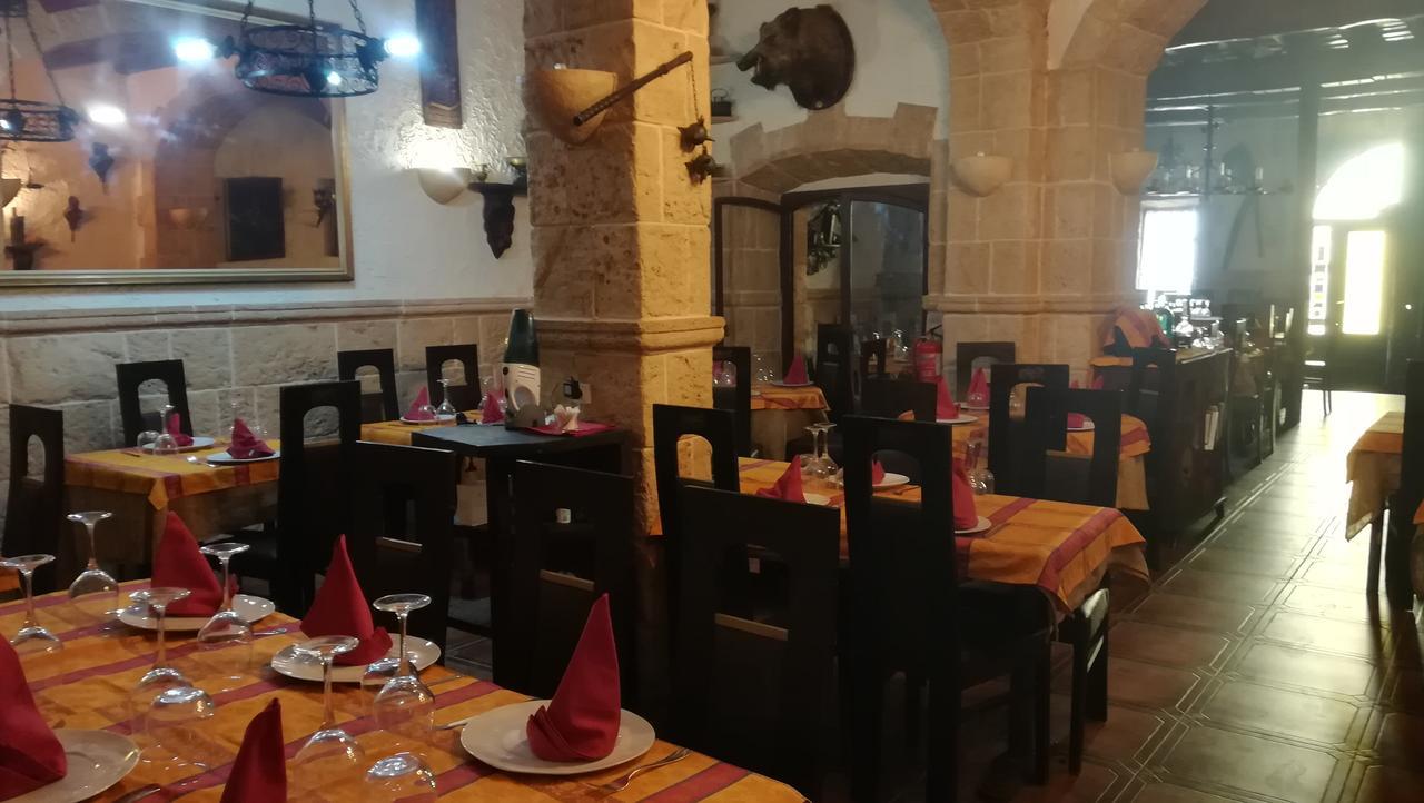 Hostal Restaurante La Diligencia Cunit Exteriör bild