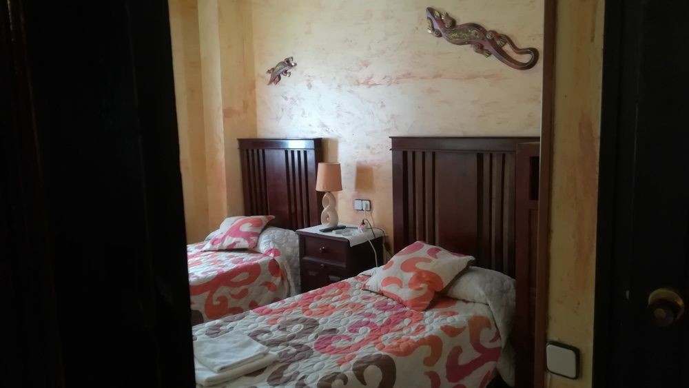 Hostal Restaurante La Diligencia Cunit Exteriör bild